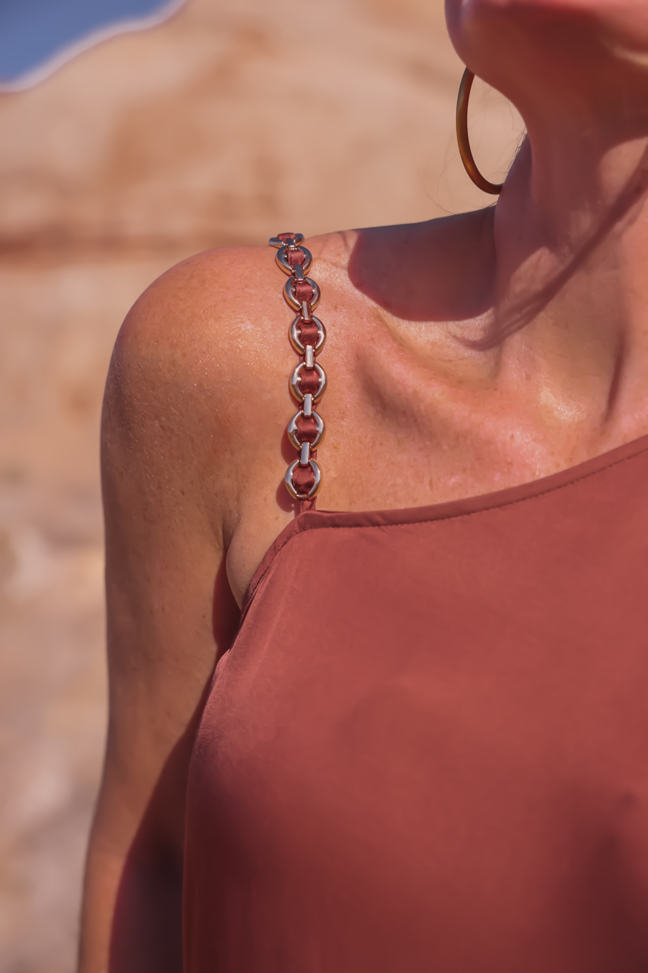 chain shoulder strap