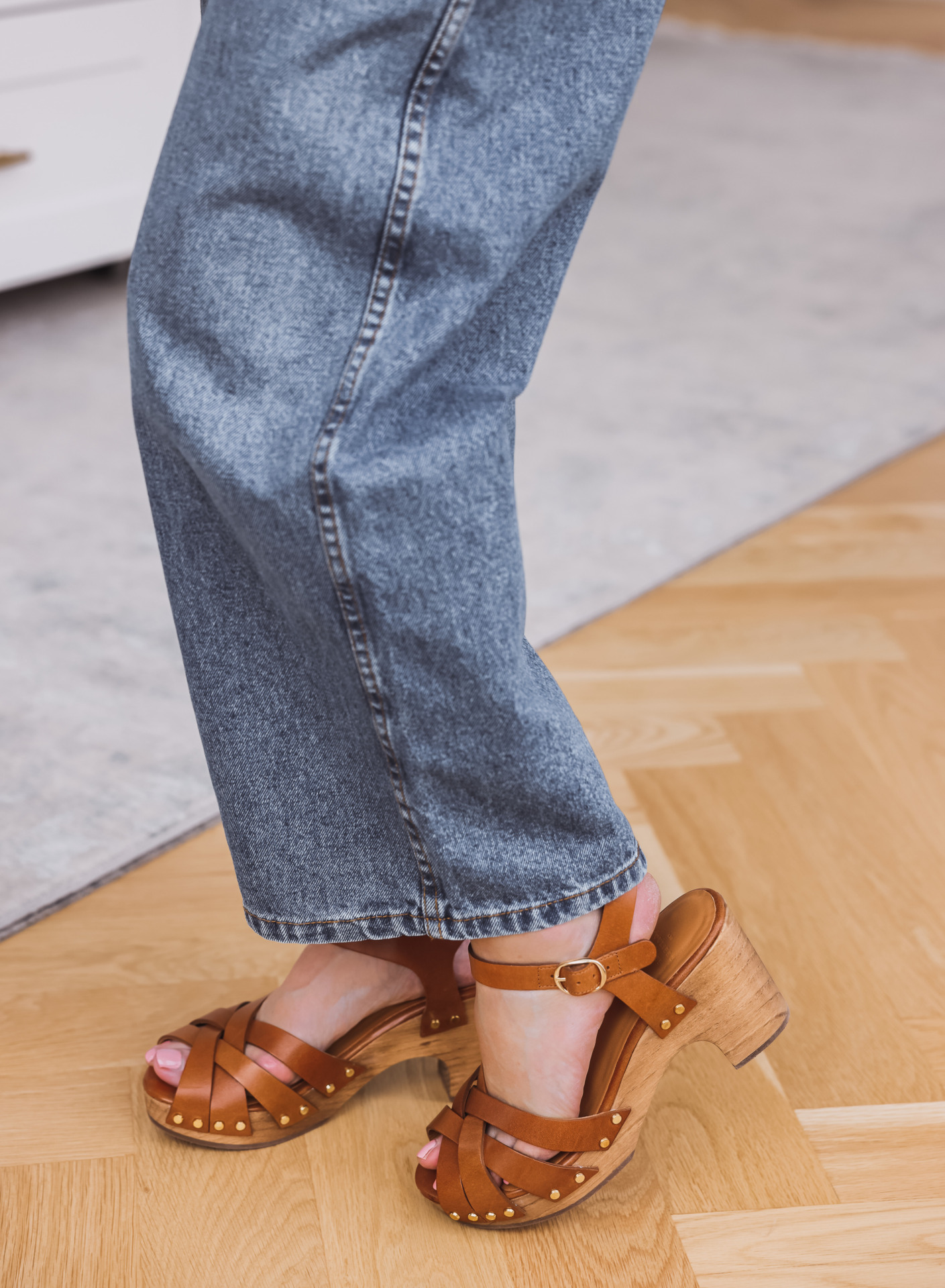wide leg pants and clogs