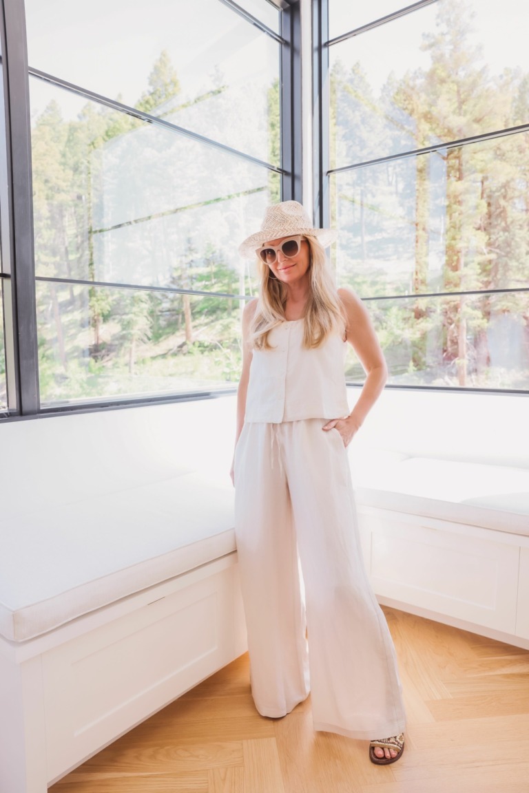 Brunch outfit ideas for summer, how to dress for brunch, summer brunch outfits, casual brunch outfits, outfits for brunch, brunch this summer, Sunday brunch, dressy brunch outfits, brunch dates, weekend brunch, Erin Busbee, Busbee Style, Fashion over 40, Telluride, CO