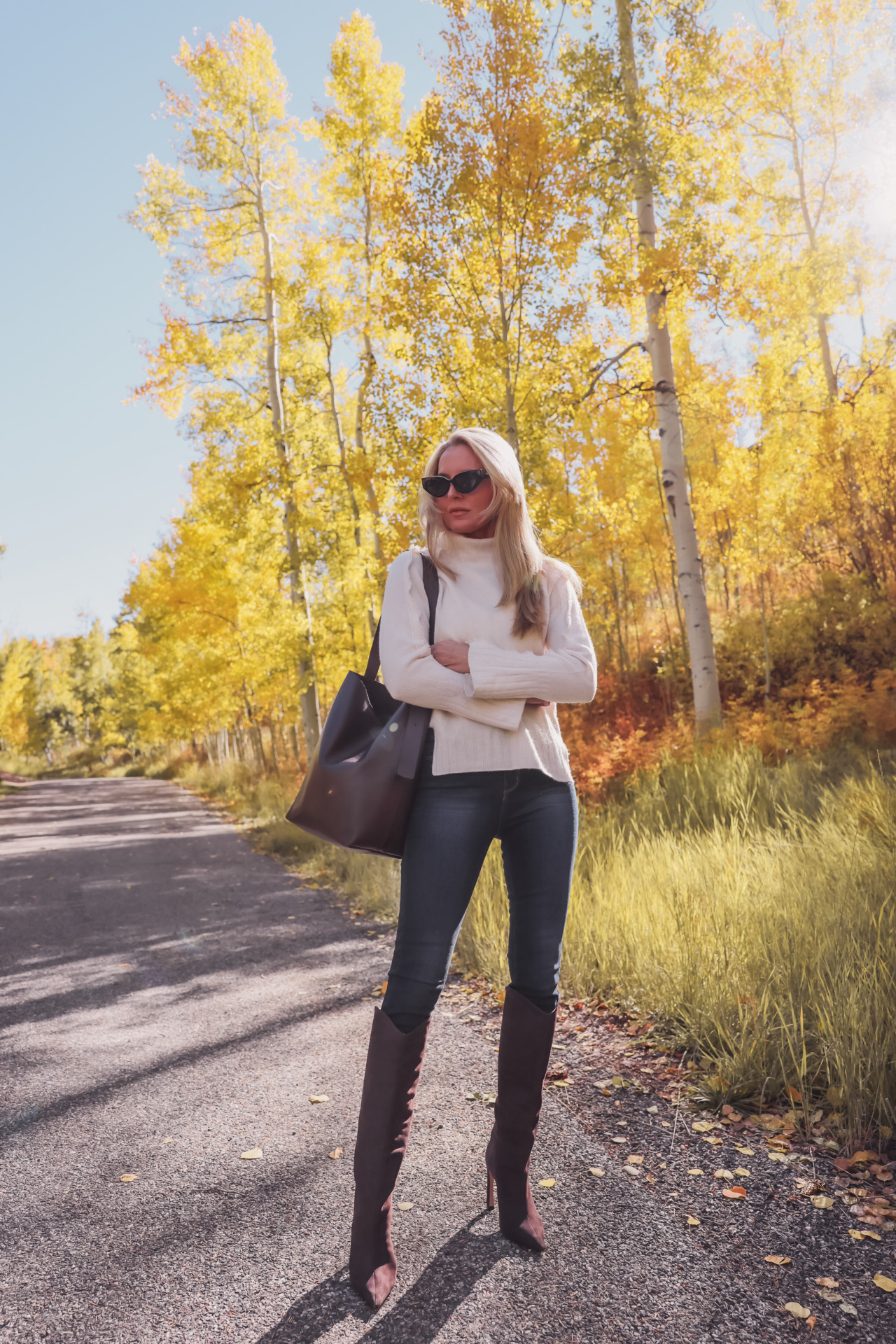 Sweater & Boots Classic Fall Outfits