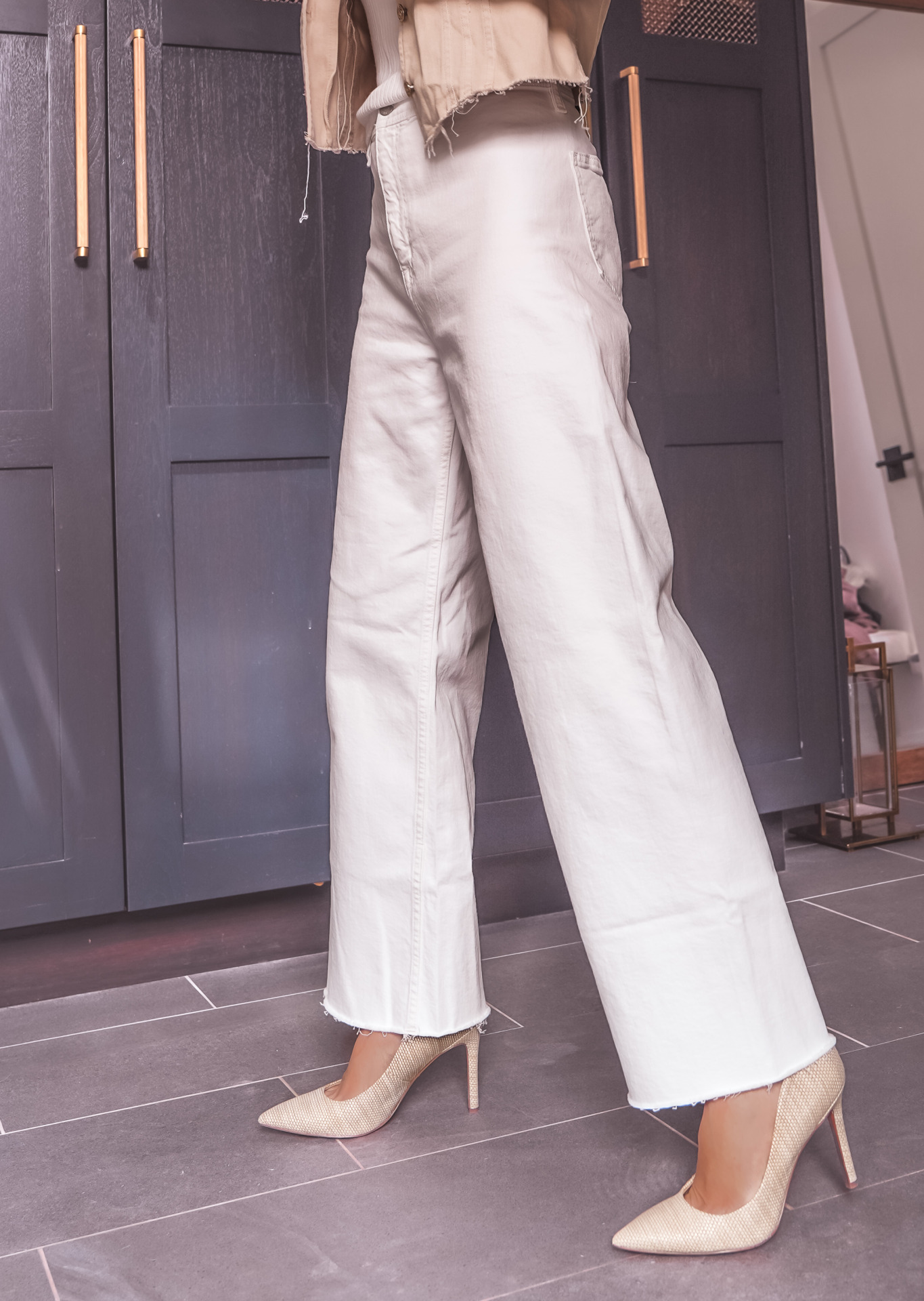 the perfect pair of white jeans for petite women by Pistola