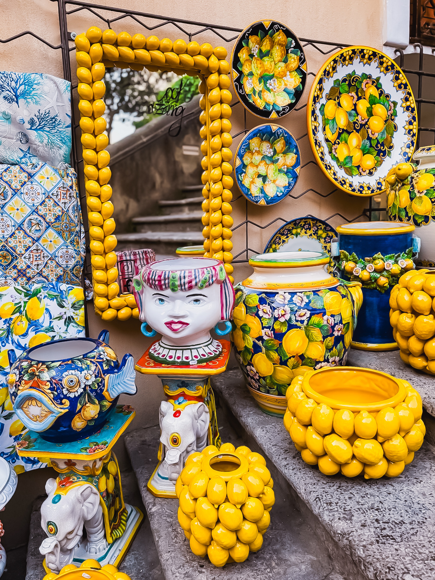 lemon ceramics in Italy