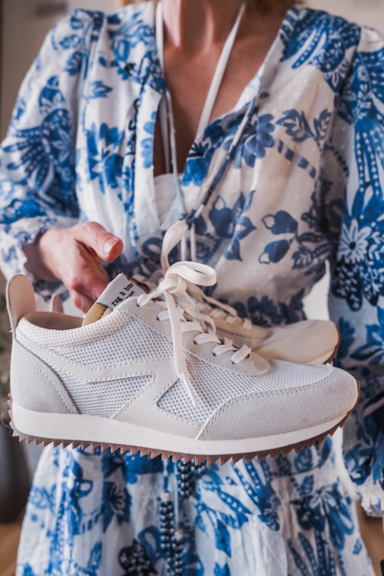 Wardrobe Essentials – The Only 5 Shoes You Need For A Sensational Summer – Busbee – Fashion Over 40